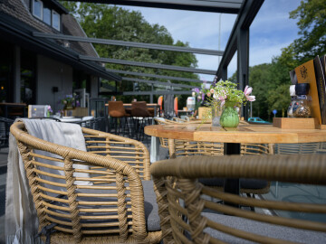 701_terrasoverkapping_horeca_vouwdak_DeVos_LR_-2182